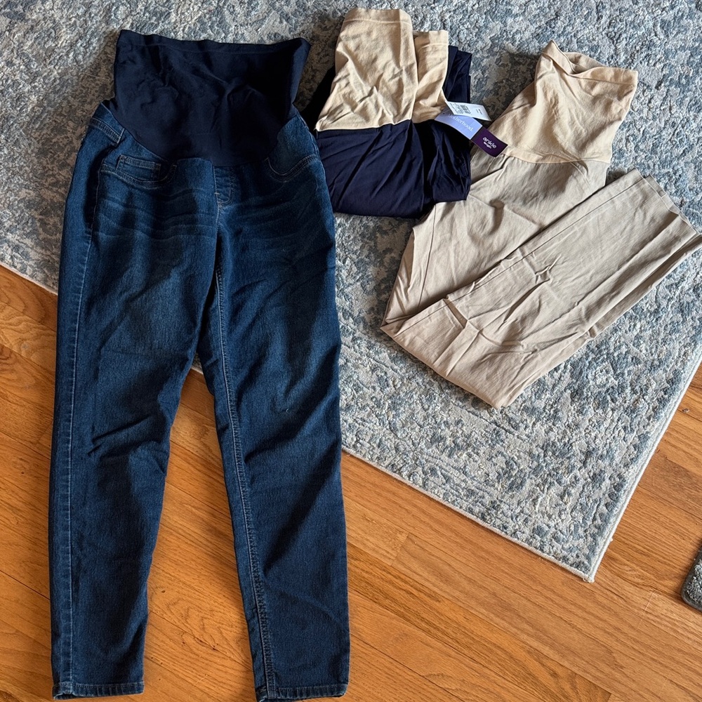 Motherhood Women's Jeans in Dark Blue and Beige